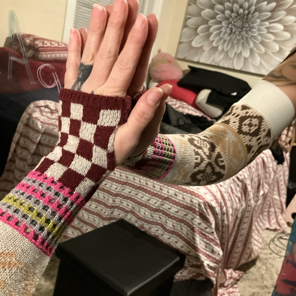 Free People Multicolor Patterned arm warmers - image 3